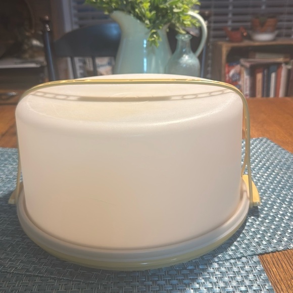 Vintage Tupperware Large Cake Carrier - Picture 1 of 7
